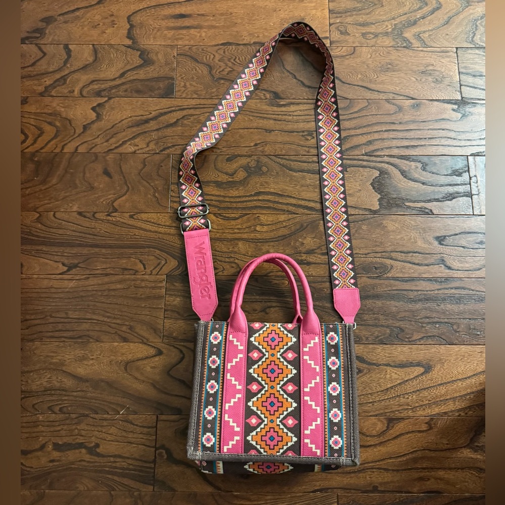 Wrangler southwestern dual sided hot pink Patterned Bag - Picture 7 of 7